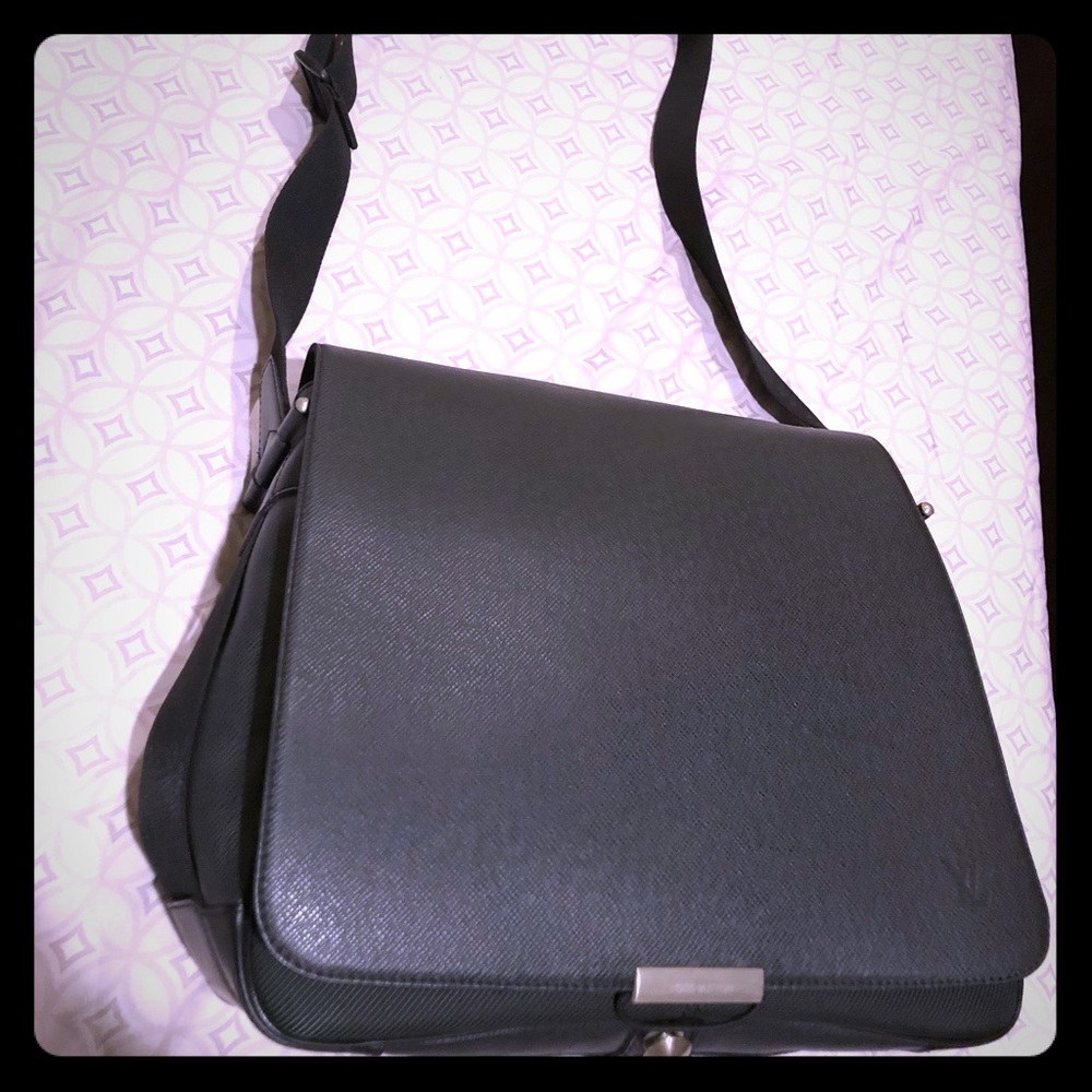 Louis Vuitton Roman MM Messenger